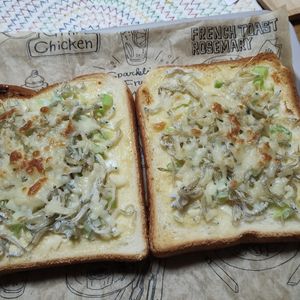 M＊Pの作ってみた!投稿(栄養満点！しらすとネギの満足トースト！朝ごはんに！)