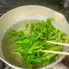 春の定番♪白だしで作る簡単【菜の花のおひたし】の工程1