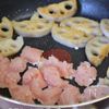 レンコンと鶏肉のガーリック炒めの工程3