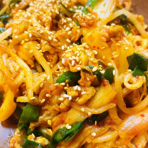 みおの作ってみた!投稿(【豚ニラキムチ炒め】ご飯が進む！シャキ旨♡がっつりおかず)