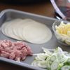 照り焼きチキンとネギのカリカリピザの工程1