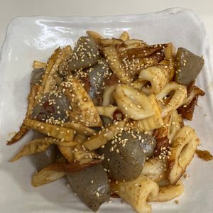 みっちゃんの作ってみた!投稿(ちくわと蒟蒻とたけのこの♪うま辛きんぴら🤩💨)