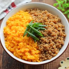 【子どもも大好き♡鶏そぼろと卵の二色丼】甘めの卵♪