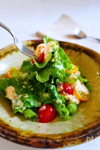 混ぜるだけでコクうま♡豆腐ごまドレの和風サラダ