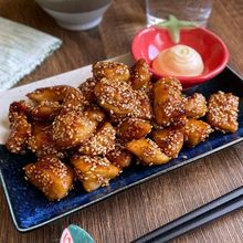 焼いてからめるだけ♡ご飯がすすむ「ひとくちゴマまみれチキン」