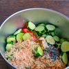 きゅうりとトマトのおかか薬味サラダの工程1