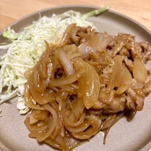 ぴの作ってみた!投稿(豚こまで♪玉ねぎた~ぷり♪柔かジューシー生姜焼き♪)