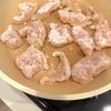 簡単・コスパ最強！ごはんが進む♡【とろ〜り卵のてりマヨ丼】の工程2