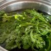 柿と春菊のごま味噌和え【秋の食卓に♪】の工程1