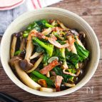 しめじとほうれん草のガリバタソテー