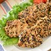 [味付けは醤油だけ！鶏むねのごま焼き]米粉でしっとり♪