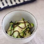 柚子こしょう風味♪生ズッキーニの塩昆布和え