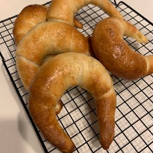 ぐ〜たら子の作ってみた!投稿(塩パン好きへ！研究を重ねて食感を追求した『クレセント塩パン』)