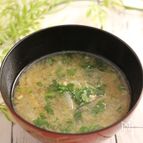春菊と大根のお味噌汁　ごま風味