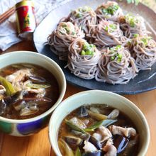 なすと豚しゃぶの絶品つけ蕎麦（そば）