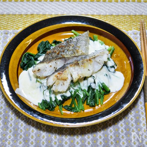タラのソテーとほうれん草のクリームソースかけ