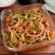 焼いて漬けるだけ！「カリカリ豚こまのさっぱり南蛮漬け」