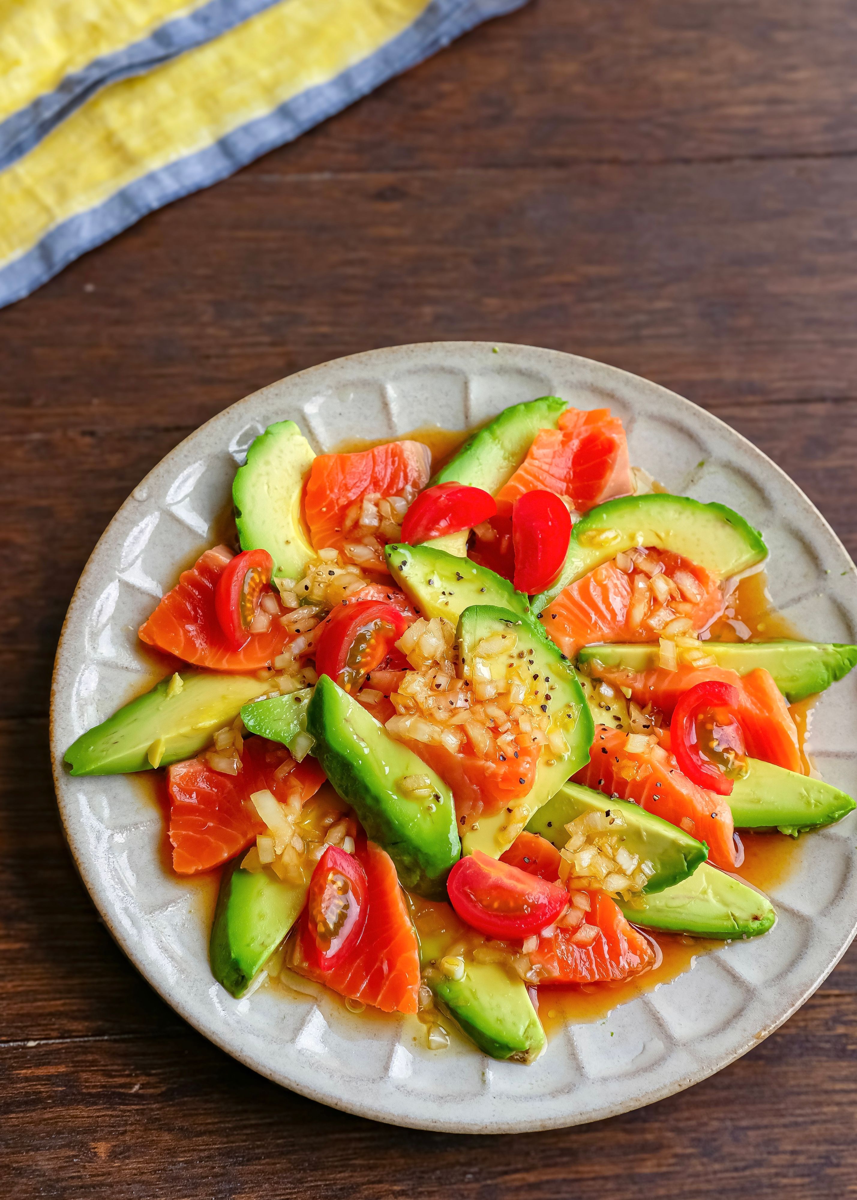 サーモンとアボカドの牡蠣だし醤油カルパッチョ | レシピサイトNadia