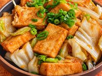 男子が喜ぶ味濃い系【厚揚げキャベツの味噌にんにく炒め】