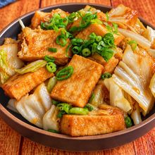 男子が喜ぶ味濃い系【厚揚げキャベツの味噌にんにく炒め】