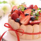 いちごムースのシャルロットケーキ