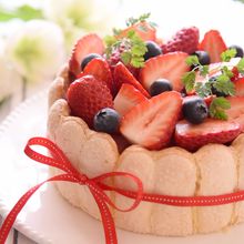 いちごムースのシャルロットケーキ