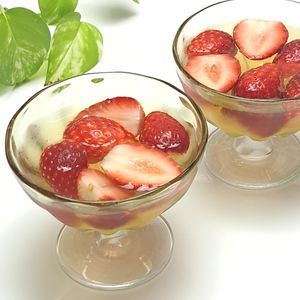 とのちゃまの作ってみた!投稿(簡単おしゃれな、いちごの白ワインゼリー)