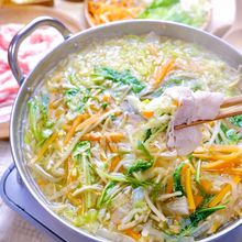 身体ぽっかぽか♡『千切り野菜の豚しゃぶ生姜鍋』