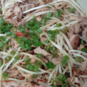 鶏皮坊主の作ってみた!投稿(ピリ辛が美味しい「豚肉ともやしの豆板醤炒め」)
