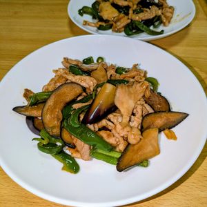 joe sanの作ってみた!投稿(ご飯が止まらない！『豚肉となすとピーマンの甘辛しょうが炒め』)