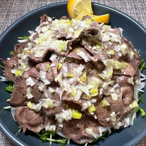 楽ラク手抜キッチン🐶🐾の作ってみた!投稿(牛タンのデリ風ごちそうサラダ★ねぎ塩レモンドレ)