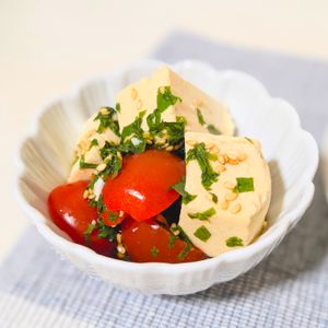 莉子の作ってみた!投稿(ずっと食べれる♡『豆腐とトマトの浸し青じそサラダ』)