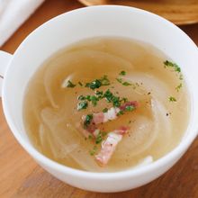 『新玉ねぎとベーコンの洋風スープ』簡単!新玉の甘みたっぷり♡