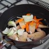 チキンとトマト缶のフライパン煮込みの工程2