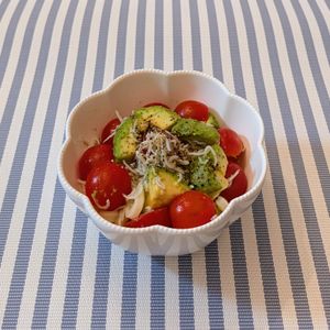 𝔂𝓾𝓶𝓲🍓の作ってみた!投稿(しらすとアボカドとミニトマトのさっぱり和えうどん)