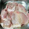 アボカドと鶏肉の梅酒煮の工程1