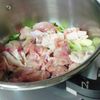 アボカドと鶏肉の梅酒煮の工程2