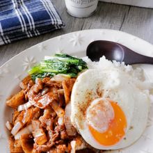 しっかり食べる！おうちカフェ飯《豚薄肉のソース炒め》