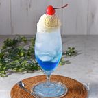 夏休みにぴったりおやつ！子どもが喜ぶ青いクリームソーダ