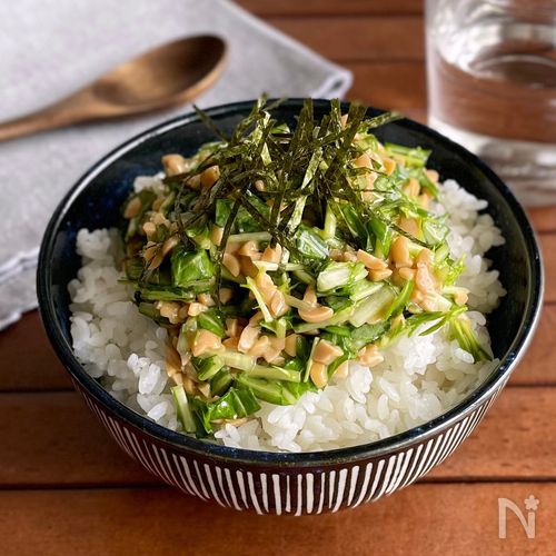 切って混ぜるだけ!「シャキシャキ水菜のわさび納豆丼」