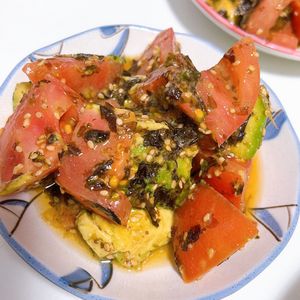 にらたまの作ってみた!投稿(【アボカドトマトの韓国のりサラダ】切って和えるだけで絶品！)