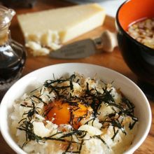 旨味の相乗効果!!パルミジャーノと鰹節の卵かけご飯