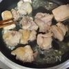 お肉柔らか。鶏肉とタケノコのナンプラー炒めの工程2