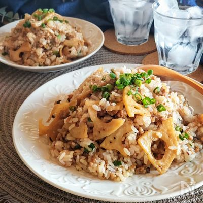 れんこんと挽き肉の混ぜご飯。