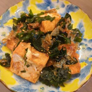 たりおの作ってみた!投稿(簡単５分！【厚揚げとわかめのピリ辛ごま炒め】クセになる美味さ)