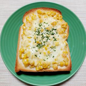 よっこの作ってみた!投稿(子供も大人も大好き♡コーンマヨネーズの冷凍作りおきトースト)