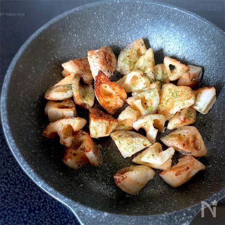 焼きあがったら、青のりを散らす