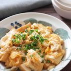 ご飯にめっちゃ合う♡厚揚げと長ねぎのふわふわたまご煮