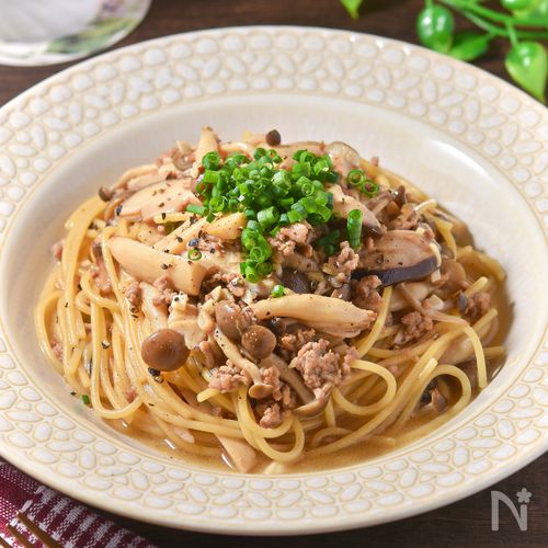 きのこのバター醤油パスタ│ワンパンでバター醤油香る和風パスタ