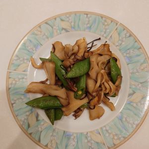 ゆかきちの作ってみた!投稿(メイン食材ひとつだけ！まいたけの塩こんぶ炒め)